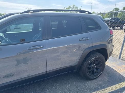 Used 2022 Jeep Cherokee Trailhawk w/ Sound & Nav Group AWD/4WD image 18