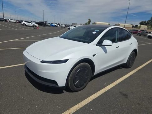 Used 2026 Tesla Model Y AWD image 1