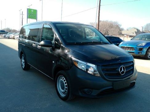 Used 2019 Mercedes-Benz Metris Passenger image 4