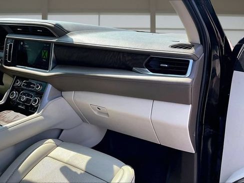 Used 2022 GMC Yukon Denali w/ Denali Premium Package RWD image 17