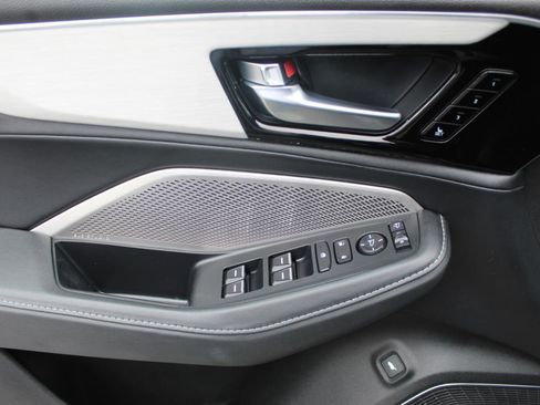 Used 2024 Acura MDX SH-AWD w/ Technology Package image 10