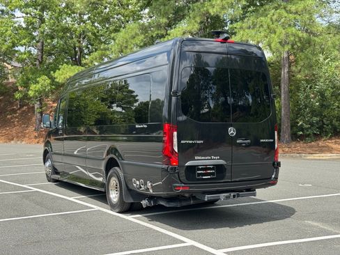 Used 2022 Mercedes-Benz Sprinter 3500 image 8