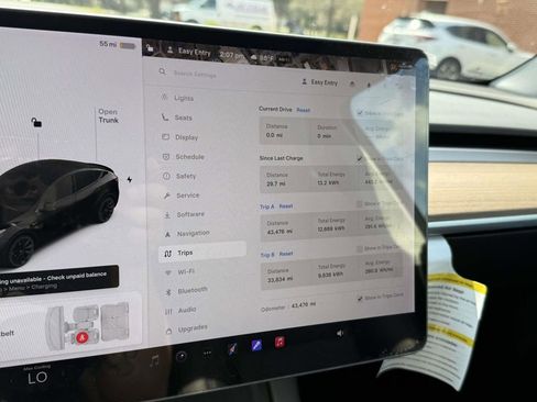 Used 2022 Tesla Model Y Long Range image 31