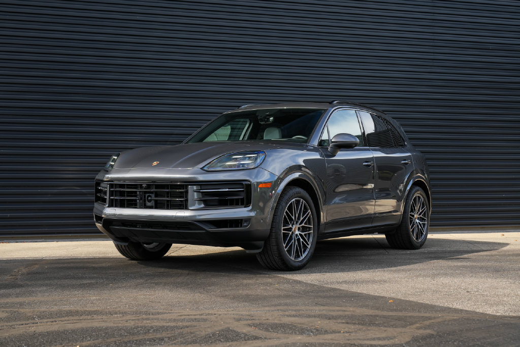 Certified 2026 Porsche Cayenne AWD/4WD image 1
