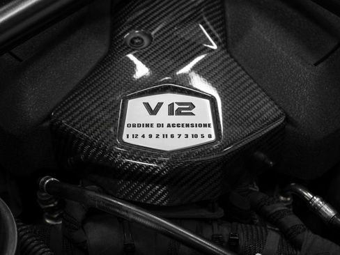 Used 2018 Lamborghini Aventador S image 50