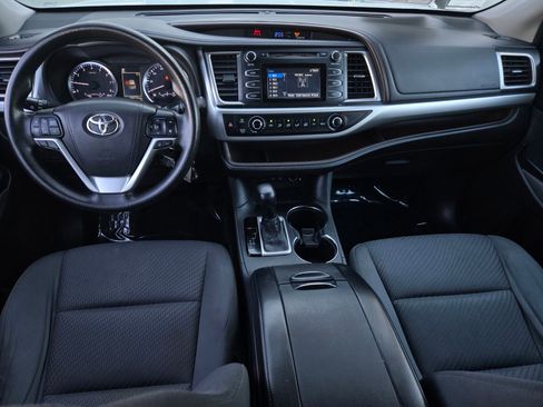 Used 2017 Toyota Highlander LE w/ Carpet Mat Package image 13