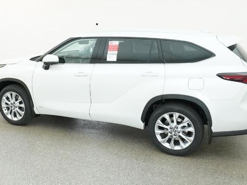 New 2026 Toyota Highlander Limited AWD/4WD image 21
