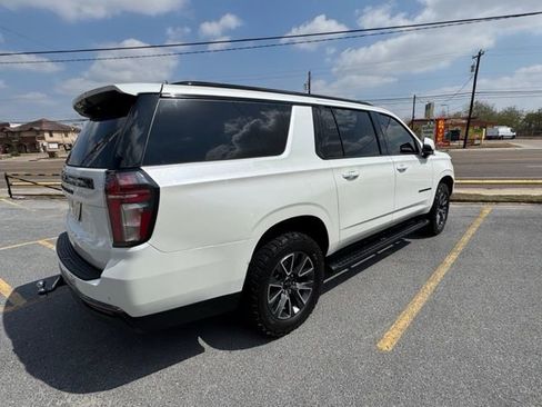 Used 2022 Chevrolet Suburban Z71 w/ Luxury Package image 2