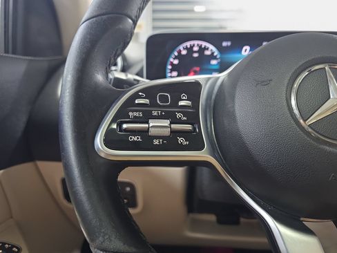 Used 2021 Mercedes-Benz GLA 250 w/ Premium Package image 17