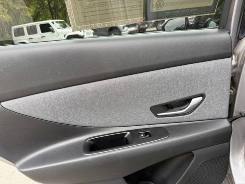 Used 2024 Hyundai Elantra Limited FWD image 35
