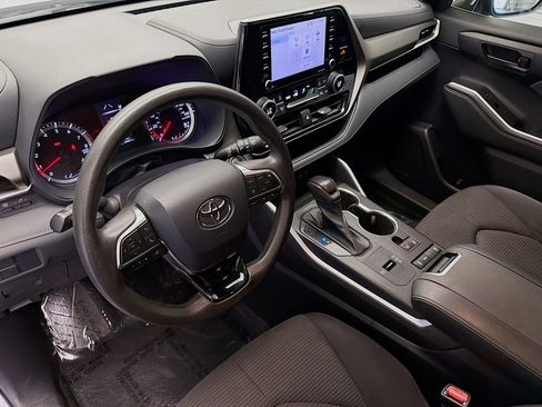 Used 2021 Toyota Highlander L FWD image 7