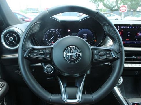 Used 2025 Alfa Romeo Tonale AWD/4WD image 23