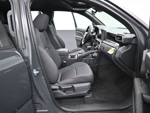 Certified 2025 Toyota Tacoma SR5 AWD/4WD image 32