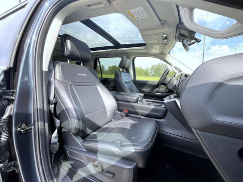 Used 2025 Ford Expedition Max Platinum AWD/4WD image 16