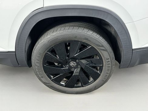 Used 2024 Volkswagen Atlas SE image 11