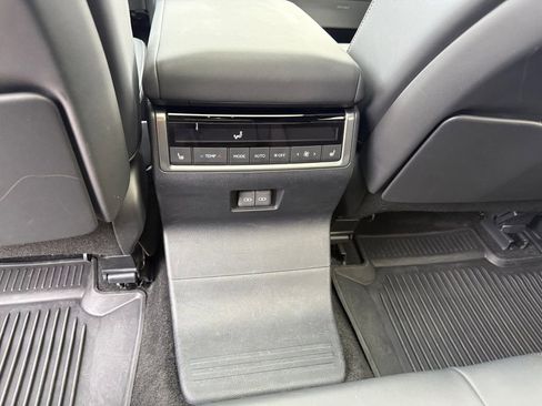 Used 2025 Lexus GX 550 w/ Accessory Package (2T) image 17