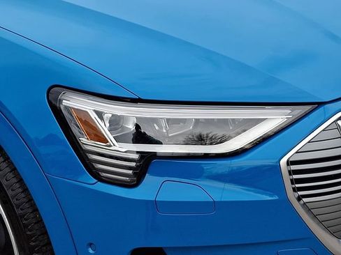 Used 2019 Audi e-tron Prestige image 11