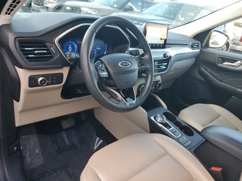 Used 2022 Ford Escape SEL w/ Technology Package image 9