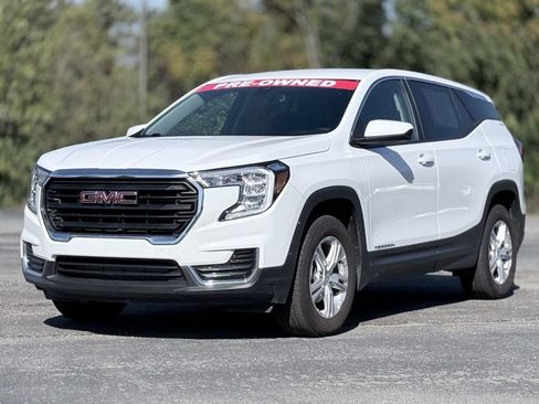Used 2024 GMC Terrain SLE image 3