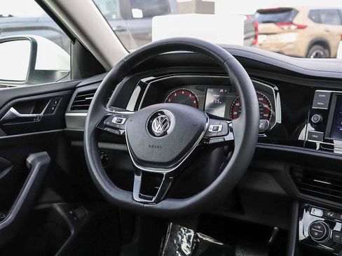 Used 2020 Volkswagen Jetta SE w/ SE Cold Weather Package image 16