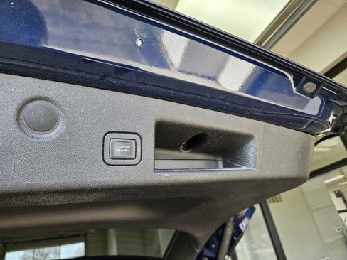 Used 2022 Chevrolet Equinox Premier image 11