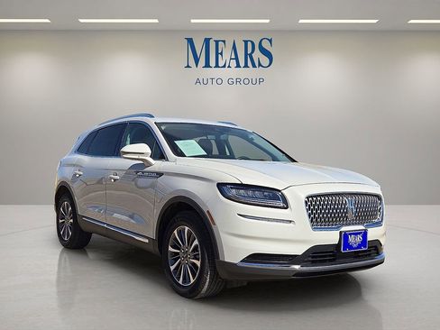 Used 2023 Lincoln Nautilus FWD w/ Premium Package image 7