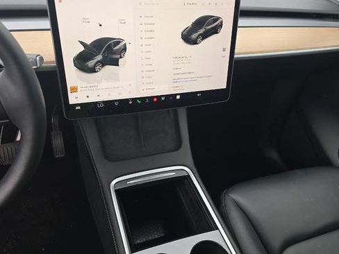 Used 2023 Tesla Model Y Long Range image 8