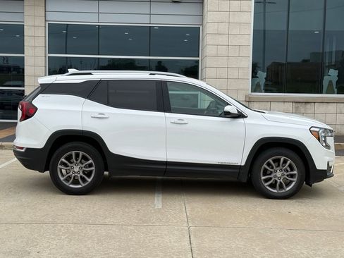 Used 2024 GMC Terrain SLT AWD/4WD image 7