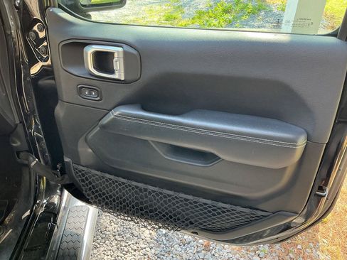 Used 2018 Jeep Wrangler Unlimited Sahara w/ Dual Top Group AWD/4WD image 20