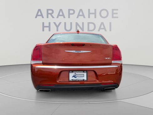 Used 2020 Chrysler 300 Touring w/ Chrome Appearance Package RWD image 4