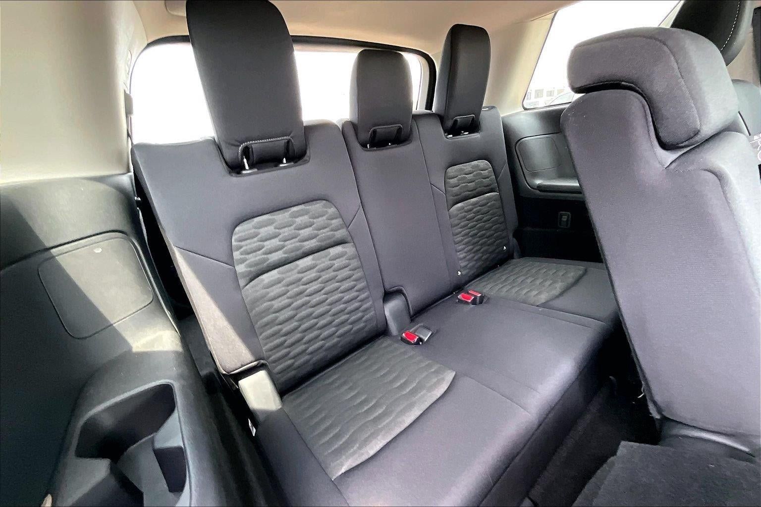 Used 2025 Nissan Pathfinder S AWD/4WD image 25