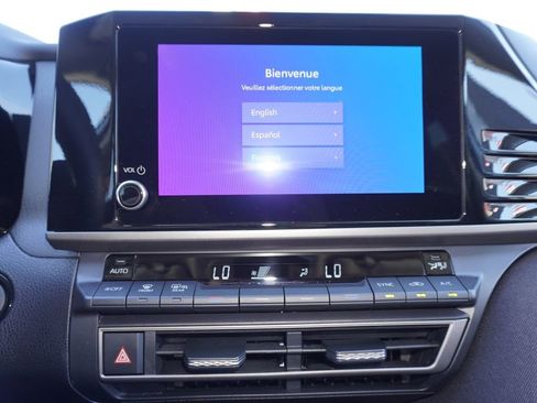 Used 2025 Toyota Camry LE w/ Convenience Package image 17