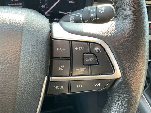 Used 2024 Toyota Sienna XLE image 31