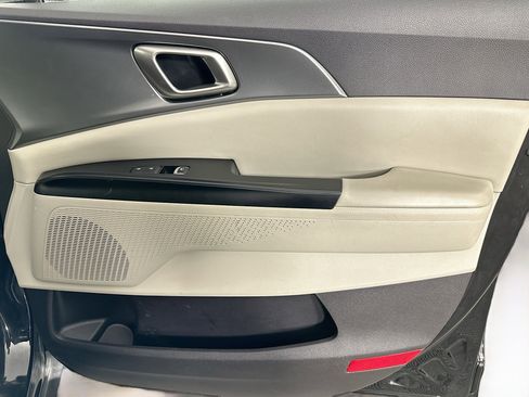 Used 2024 Kia Carnival LX image 30