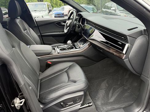 Used 2021 Audi Q8 Premium Plus w/ Premium Plus Package AWD/4WD image 17