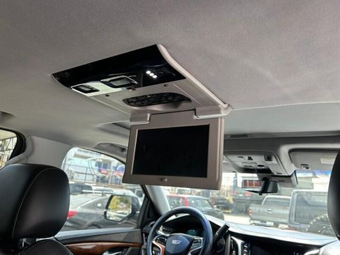 Used 2017 Cadillac Escalade ESV Premium Luxury AWD/4WD image 32