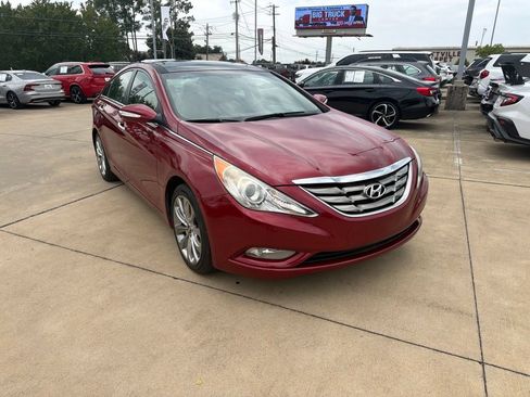 Used 2012 Hyundai Sonata Limited w/ Navigation Pkg FWD image 2
