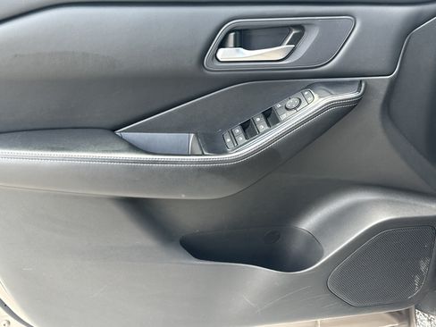 Used 2025 Nissan Rogue SV AWD/4WD image 10