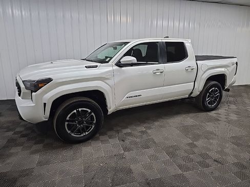 Used 2024 Toyota Tacoma TRD Sport w/ TRD Sport Premium Package AWD/4WD image 6