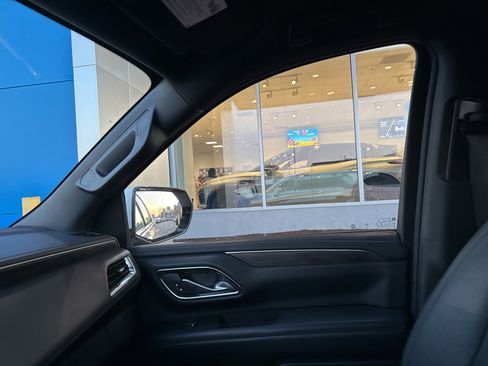 Used 2022 Chevrolet Suburban Z71 image 29