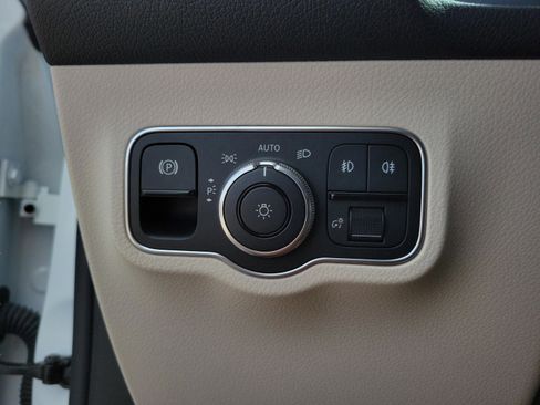 Used 2023 Mercedes-Benz GLB 250 4MATIC image 25