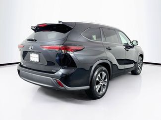 Certified 2025 Toyota Highlander XLE FWD video 2
