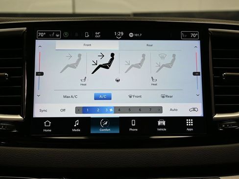 Used 2024 Chrysler Pacifica Touring-L FWD image 31