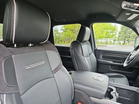 Used 2025 RAM 2500 Laramie AWD/4WD image 12