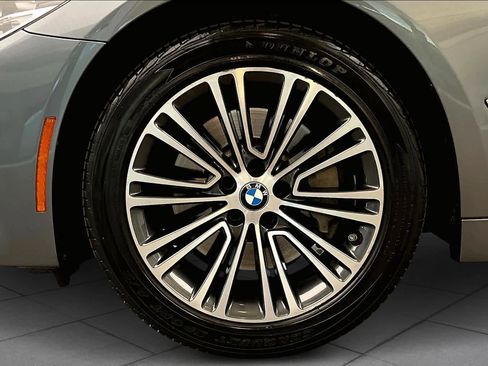 Used 2019 BMW 530i w/ Luxury Seating Package image 10