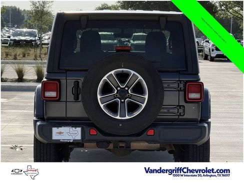 Used 2023 Jeep Wrangler Unlimited Sahara w/ Cold Weather Group AWD/4WD image 5