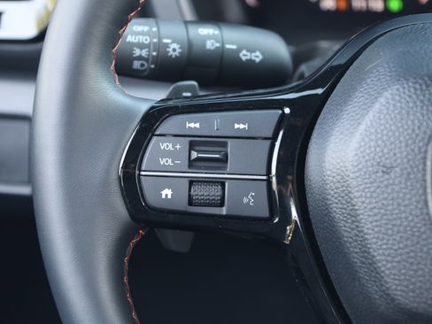 Used 2025 Honda Pilot TrailSport image 18
