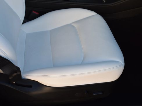 Used 2023 Tesla Model 3 Standard Range RWD image 11