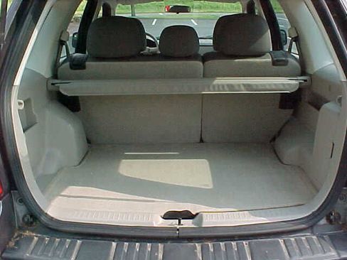 Used 2011 Ford Escape XLS w/ 102A Rapid Spec Order Code image 4