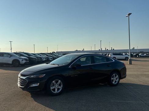 Used 2025 Chevrolet Malibu LT FWD image 12
